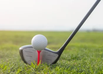 Mastering the Straight Shot: A Beginner’s Guide to Hitting a Golf Ball Straight