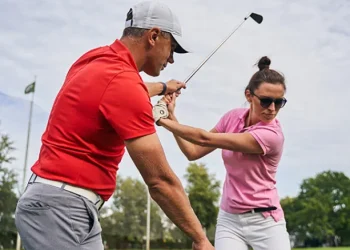 8 Key Tips for Beginners to Perfect Their Golf Swing
