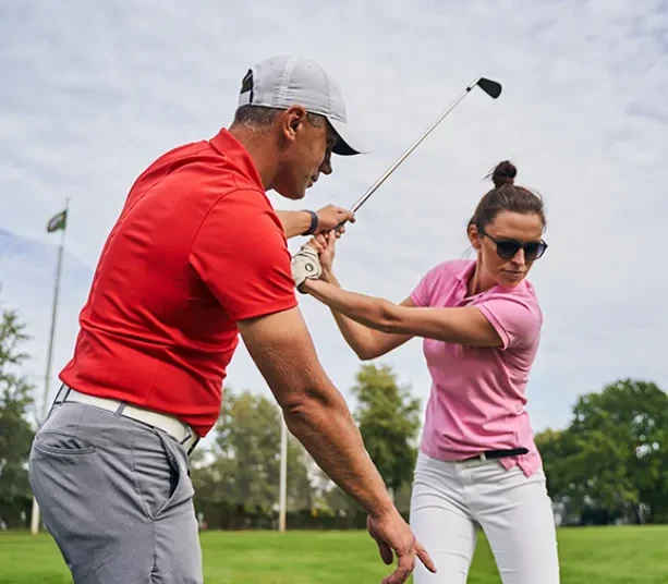 8 Key Tips for Beginners to Perfect Their Golf Swing