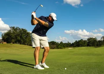 The Ultimate Beginner’s Guide to a Smooth Golf Swing