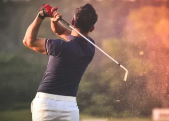 The Secret to Solid Ball Striking: A Simple Tip Every Beginner Golfer Should Know