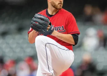 A Quick Win for Youth Infielders: Mastering Glove Presentation