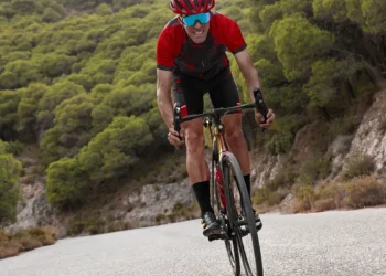 Setting Effective Road Cycling Goals for Improved Performance